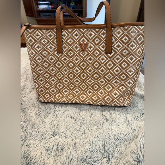 ✨✨NWT Guess Vikky Straw Tote Set✨✨ - Picture 3 of 13